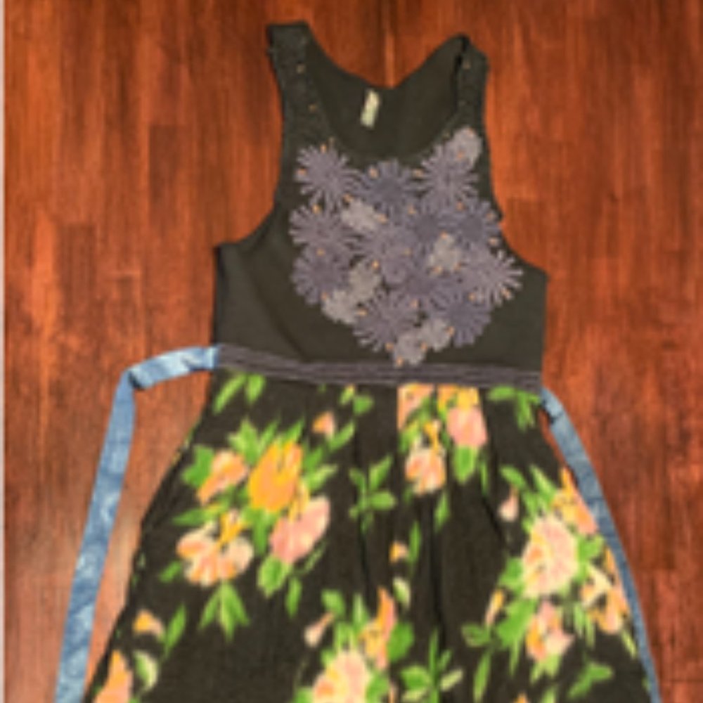 Free People Floral Dress 💐🖤💐 Size Medium